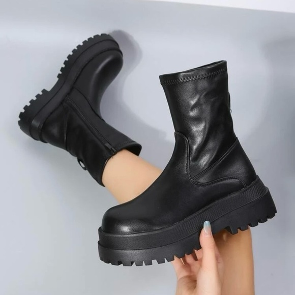 new 🖤 SHEIN Black Lug Sole Chunky PU Leather Boots - Picture 1 of 10